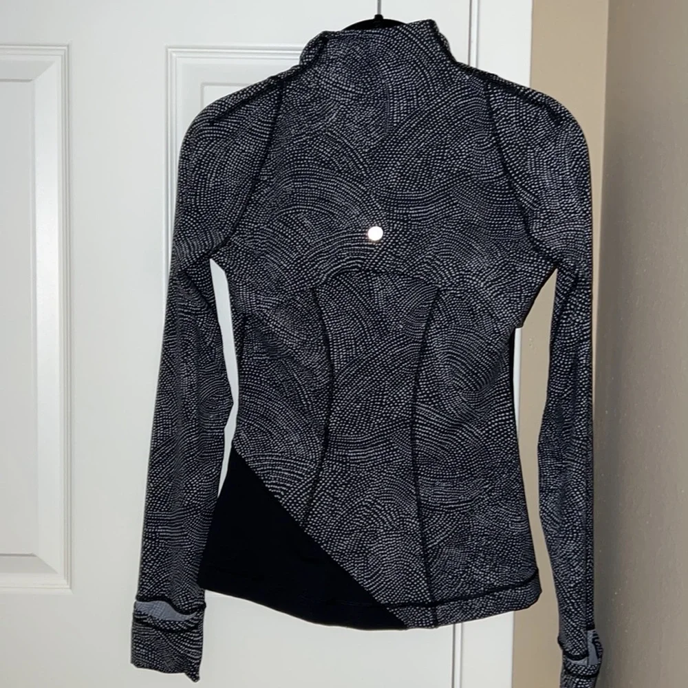 Lululemon polkadot zip up workout jacket - Picture 3 of 4